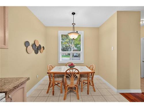 28-52 Twentyplace Boulevard, Mount Hope, ON - Indoor Photo Showing Dining Room