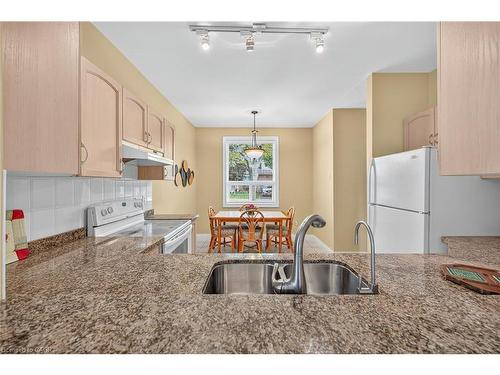 28-52 Twentyplace Boulevard, Mount Hope, ON - Indoor Photo Showing Kitchen With Double Sink