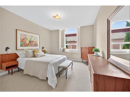 28-52 Twentyplace Boulevard, Mount Hope, ON - Indoor Photo Showing Bedroom