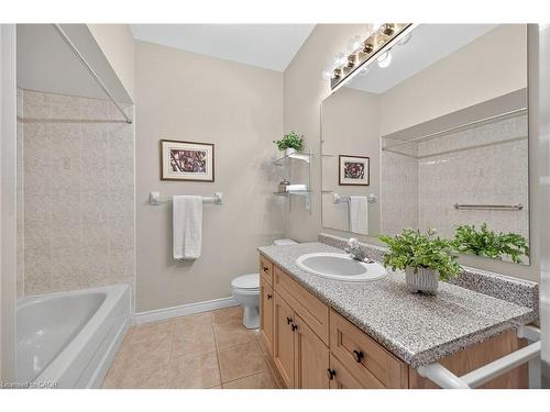 28-52 Twentyplace Boulevard, Mount Hope, ON - Indoor Photo Showing Bathroom