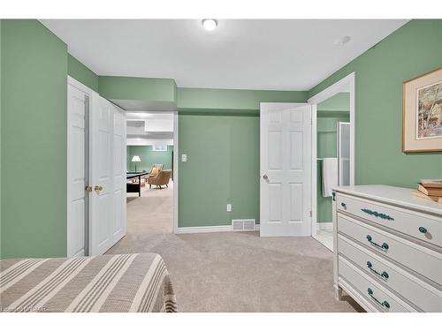 28-52 Twentyplace Boulevard, Mount Hope, ON - Indoor Photo Showing Bedroom