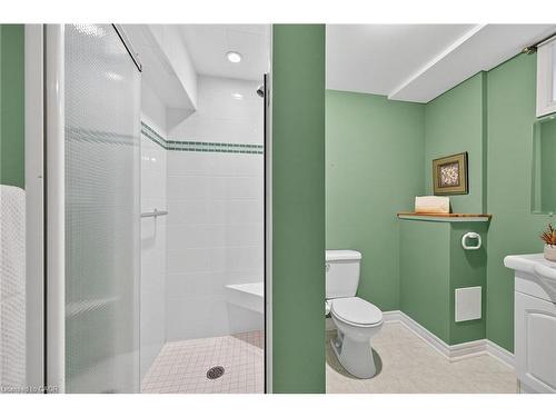 28-52 Twentyplace Boulevard, Mount Hope, ON - Indoor Photo Showing Bathroom