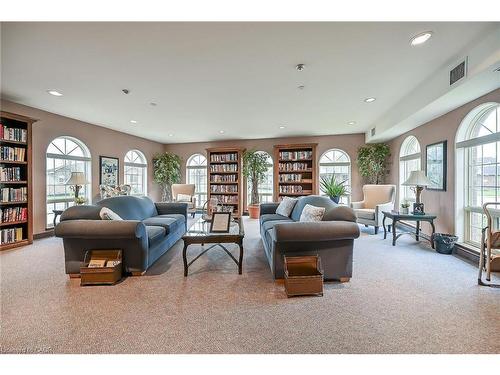 28-52 Twentyplace Boulevard, Mount Hope, ON - Indoor Photo Showing Other Room