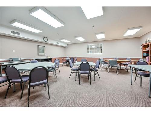 28-52 Twentyplace Boulevard, Mount Hope, ON - Indoor Photo Showing Other Room