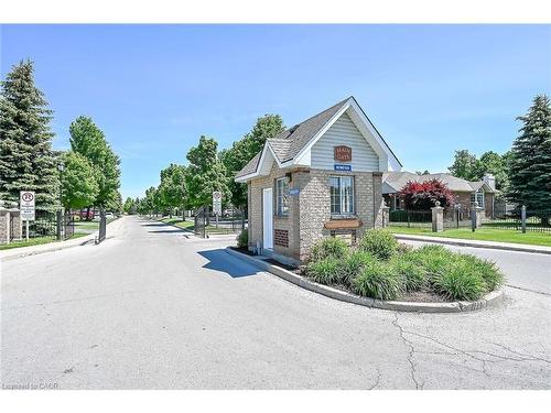 28-52 Twentyplace Boulevard, Mount Hope, ON - Outdoor