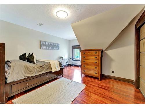 11 Maple Hill Drive, Kitchener, ON - Indoor Photo Showing Bedroom