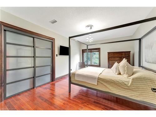 11 Maple Hill Drive, Kitchener, ON - Indoor Photo Showing Bedroom