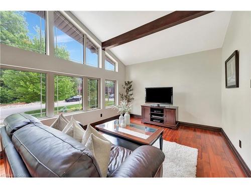 11 Maple Hill Drive, Kitchener, ON - Indoor Photo Showing Living Room