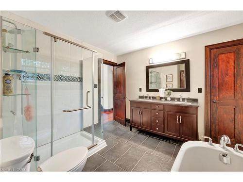 11 Maple Hill Drive, Kitchener, ON - Indoor Photo Showing Bathroom