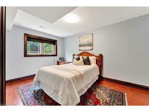 11 Maple Hill Drive, Kitchener, ON - Indoor Photo Showing Bedroom