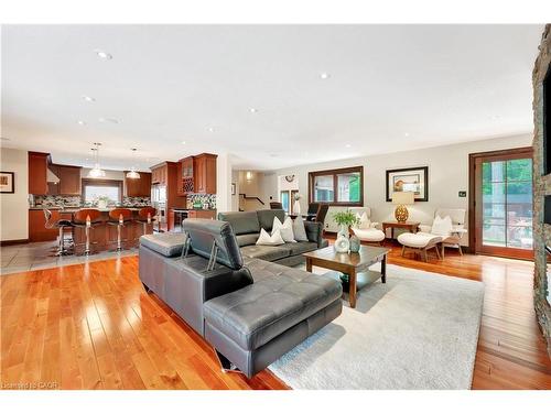 11 Maple Hill Drive, Kitchener, ON - Indoor Photo Showing Living Room