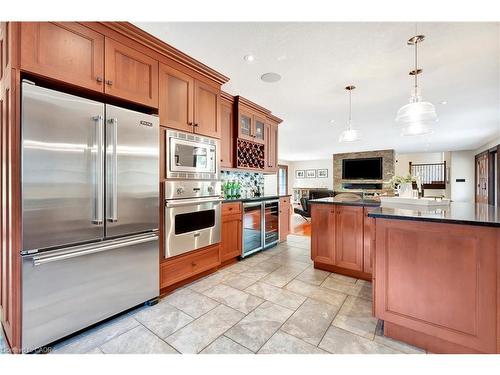 11 Maple Hill Drive, Kitchener, ON - Indoor Photo Showing Kitchen