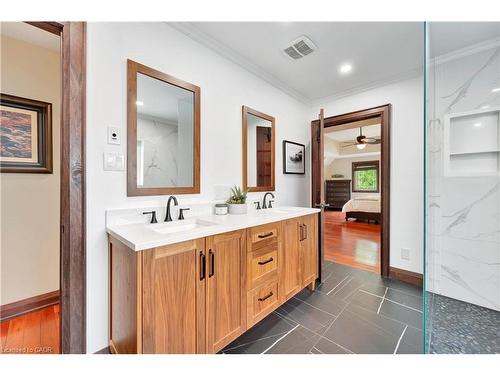 11 Maple Hill Drive, Kitchener, ON - Indoor Photo Showing Bathroom