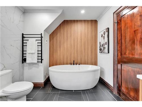 11 Maple Hill Drive, Kitchener, ON - Indoor Photo Showing Bathroom