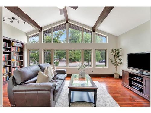 11 Maple Hill Drive, Kitchener, ON - Indoor Photo Showing Living Room