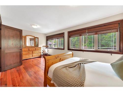 11 Maple Hill Drive, Kitchener, ON - Indoor Photo Showing Bedroom