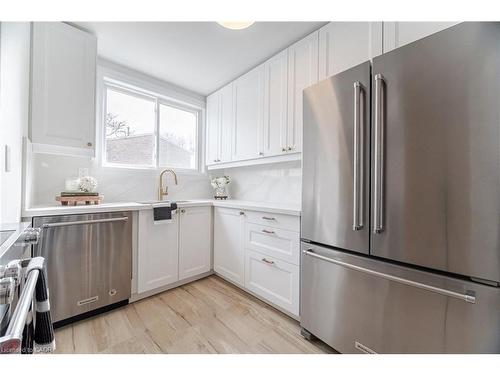 19-120 Quigley Road, Hamilton, ON - Indoor Photo Showing Kitchen