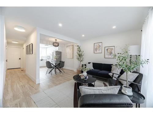 19-120 Quigley Road, Hamilton, ON - Indoor Photo Showing Kitchen