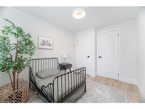 19-120 Quigley Road, Hamilton, ON - Indoor Photo Showing Bedroom