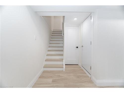 19-120 Quigley Road, Hamilton, ON - Indoor Photo Showing Bedroom