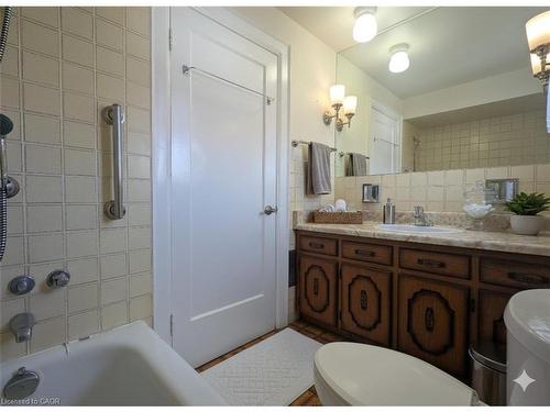 59 Dunkirk Drive, Hamilton, ON - Indoor Photo Showing Bathroom