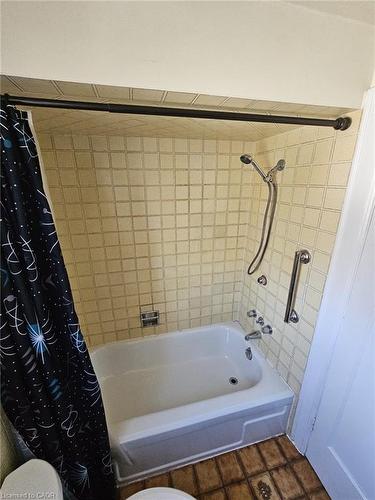 59 Dunkirk Drive, Hamilton, ON - Indoor Photo Showing Bathroom