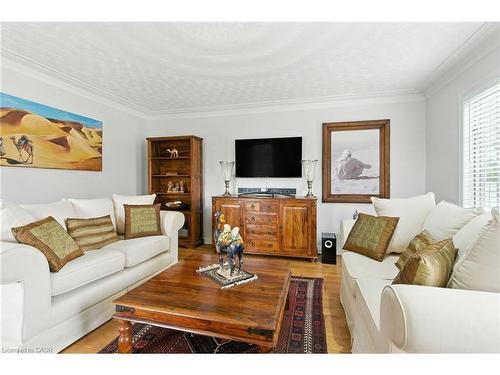 24 Meander Close, Carlisle, ON - Indoor Photo Showing Living Room