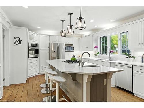 24 Meander Close, Carlisle, ON - Indoor Photo Showing Kitchen With Upgraded Kitchen