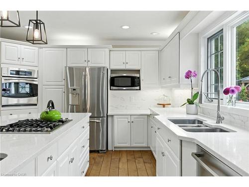 24 Meander Close, Carlisle, ON - Indoor Photo Showing Kitchen With Double Sink With Upgraded Kitchen