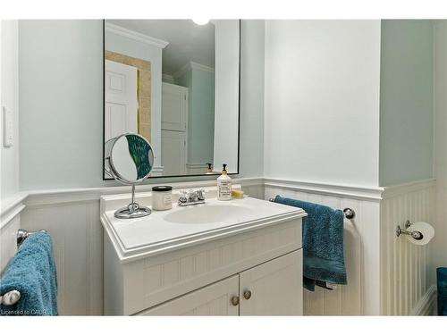 24 Meander Close, Carlisle, ON - Indoor Photo Showing Bathroom