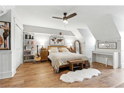 24 Meander Close, Carlisle, ON - Indoor Photo Showing Bedroom