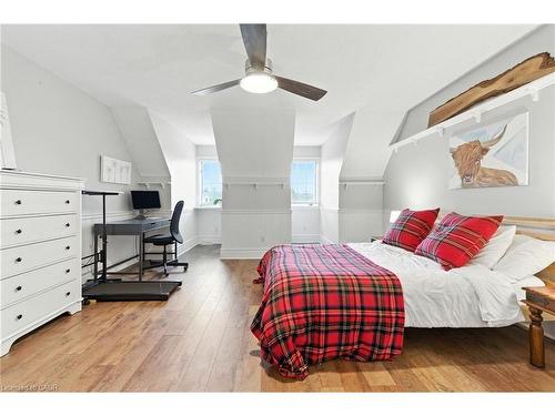 24 Meander Close, Carlisle, ON - Indoor Photo Showing Bedroom