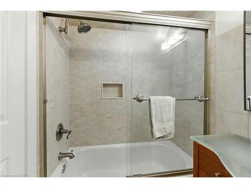 24 Meander Close, Carlisle, ON - Indoor Photo Showing Bathroom