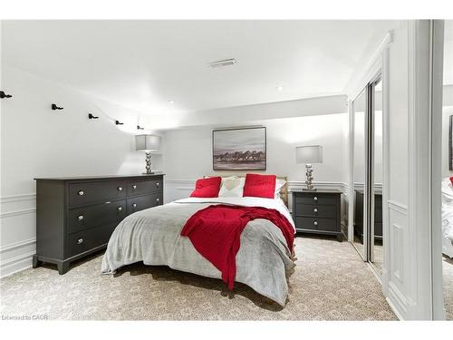 24 Meander Close, Carlisle, ON - Indoor Photo Showing Bedroom
