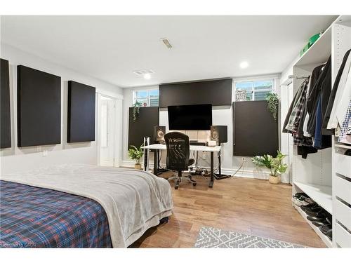 24 Meander Close, Carlisle, ON - Indoor Photo Showing Bedroom