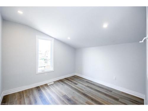 143 Glendale Avenue N, Hamilton, ON - Indoor Photo Showing Other Room
