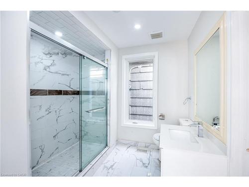 143 Glendale Avenue N, Hamilton, ON - Indoor Photo Showing Bathroom