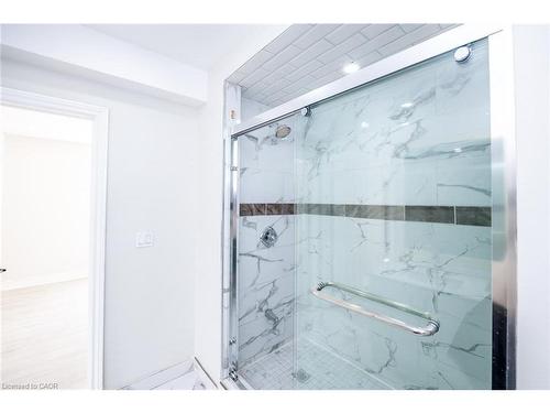 143 Glendale Avenue N, Hamilton, ON - Indoor Photo Showing Bathroom