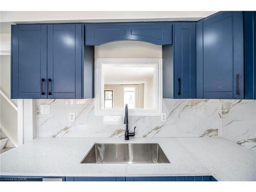 143 Glendale Avenue N, Hamilton, ON - Indoor Photo Showing Kitchen