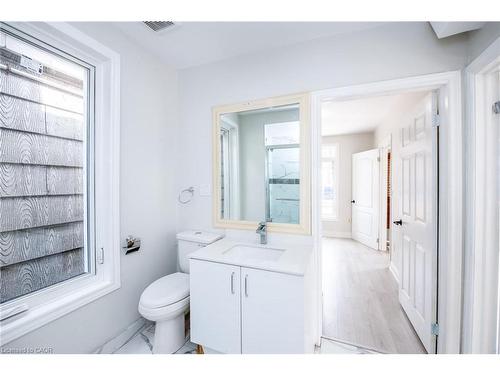 143 Glendale Avenue N, Hamilton, ON - Indoor Photo Showing Bathroom