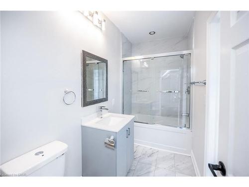 143 Glendale Avenue N, Hamilton, ON - Indoor Photo Showing Bathroom