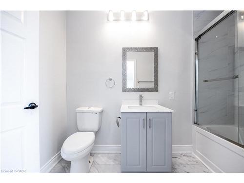 143 Glendale Avenue N, Hamilton, ON - Indoor Photo Showing Bathroom