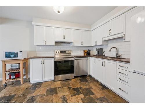 747 Fairway Court, Kitchener, ON - Indoor Photo Showing Kitchen