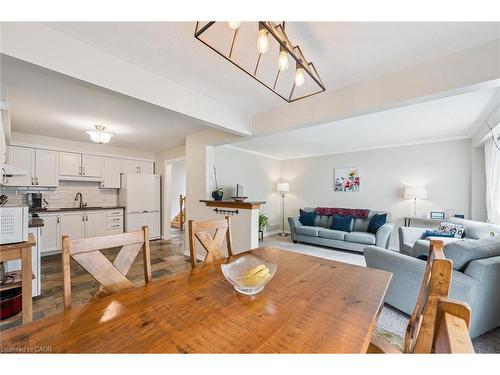 747 Fairway Court, Kitchener, ON - Indoor Photo Showing Living Room