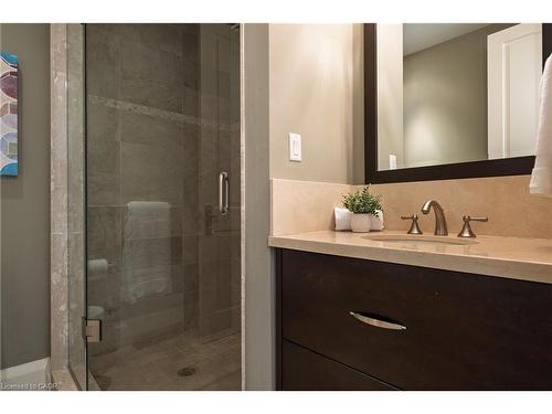 209 Donessle Drive, Oakville, ON - Indoor Photo Showing Bathroom