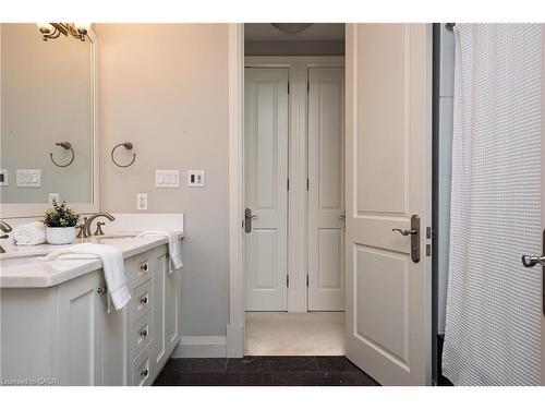209 Donessle Drive, Oakville, ON - Indoor Photo Showing Bathroom