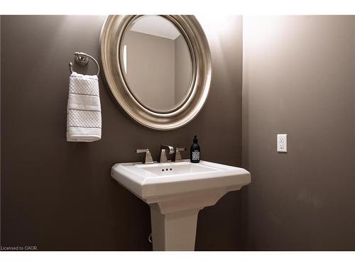 209 Donessle Drive, Oakville, ON - Indoor Photo Showing Bathroom