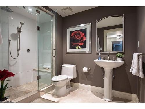 209 Donessle Drive, Oakville, ON - Indoor Photo Showing Bathroom