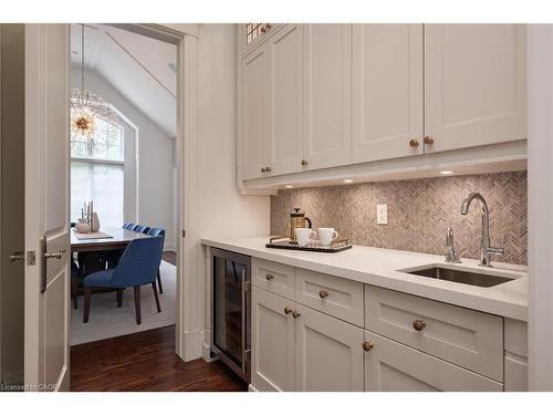 209 Donessle Drive, Oakville, ON - Indoor Photo Showing Kitchen