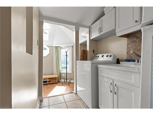 25 Chatham Street, Hamilton, ON - Indoor Photo Showing Laundry Room
